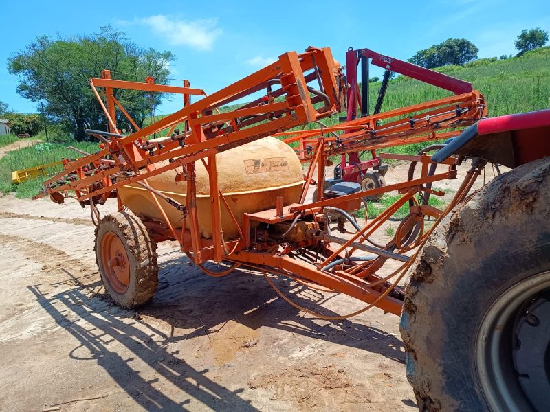 Pulverizador Jacto Columbia Cross 2000 Litros
