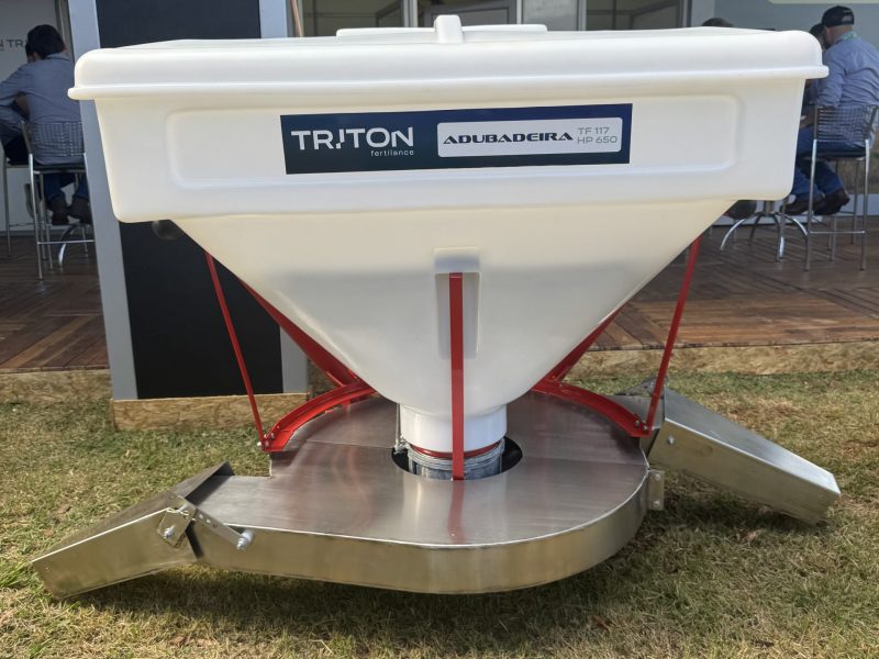 Adubadeira Cafeeira 650L Inox - Triton Fertilance