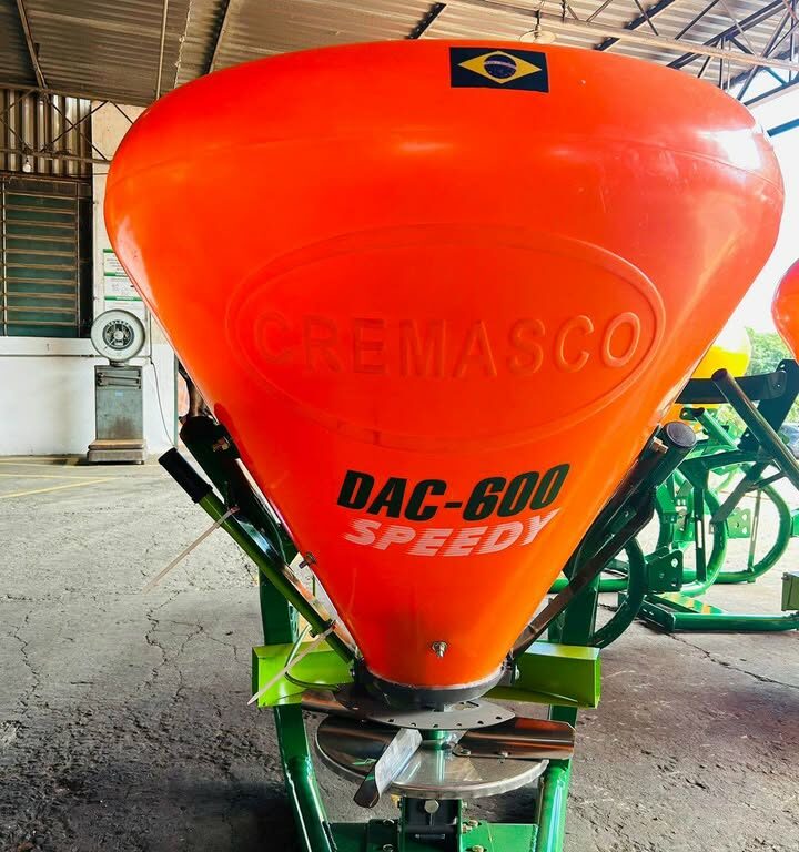 Adubadora e Semeadora Mono Disco Giro 600 - Cremasco